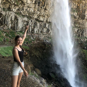 Meet your Posher, Gabriela